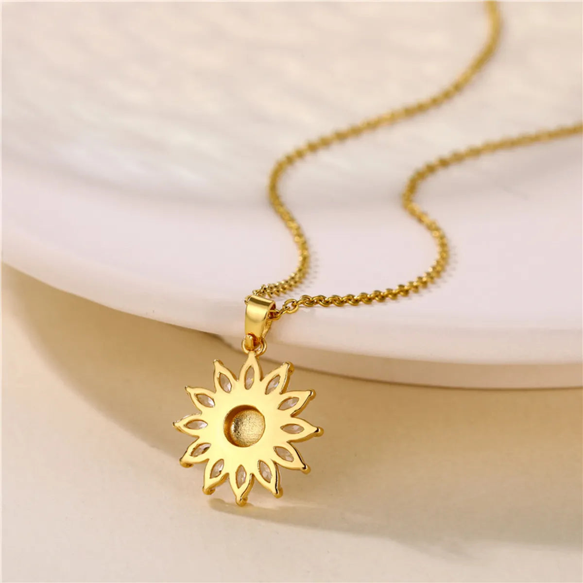 Stainless Steel Brass Fashion Inlay Flower Zircon Pendant Necklace