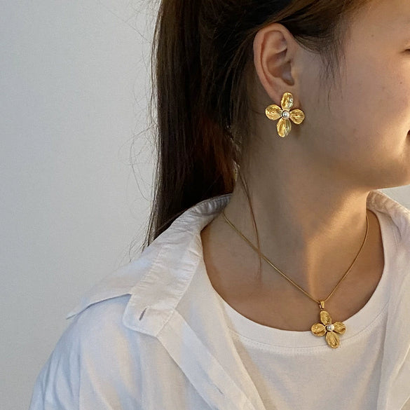 Fashion Flower Stainless Steel Jewelry Set With Snake Bone Chain And Electroplating Design For Women