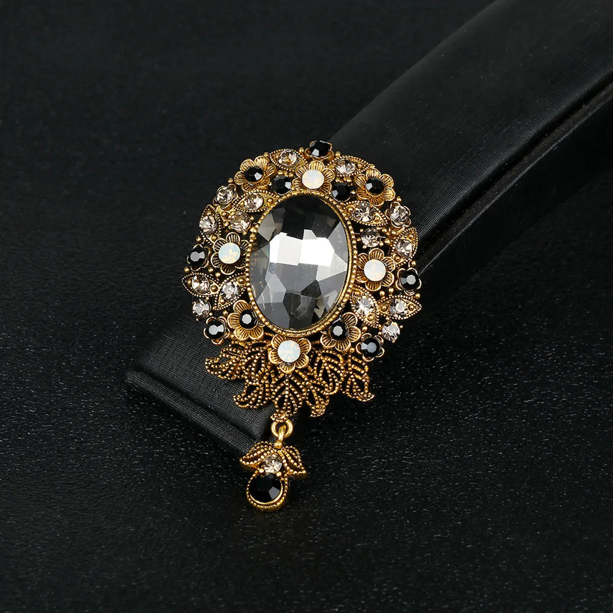 Fashion Geometric Alloy Inlay Rhinestones Unisex Brooches