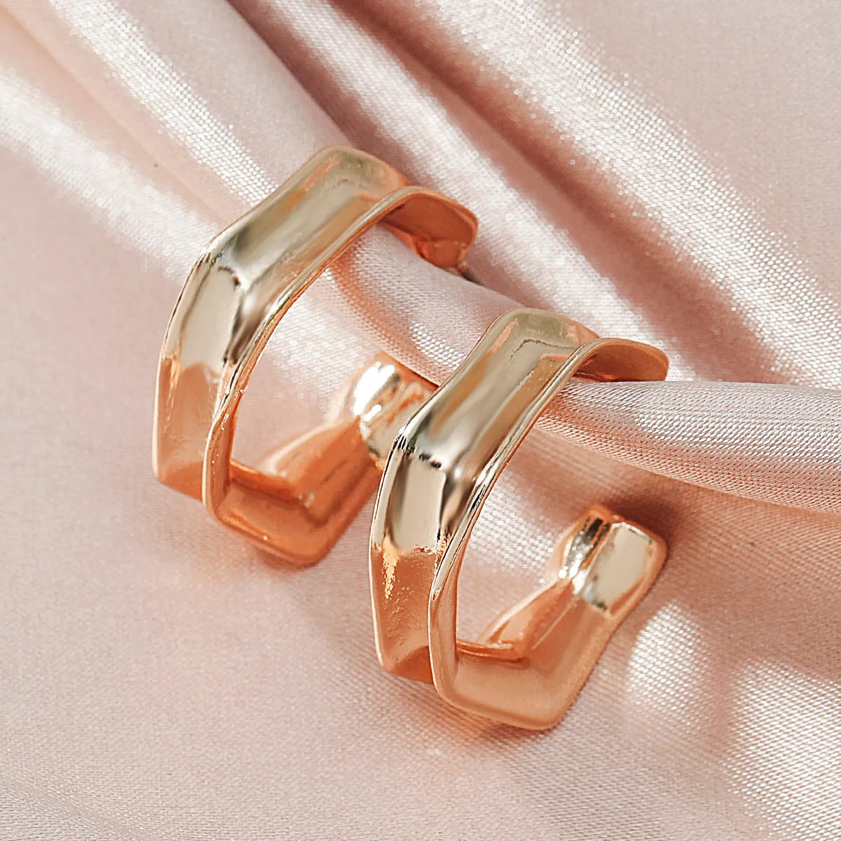 Fashion Geometric C-shaped Alloy Earrings