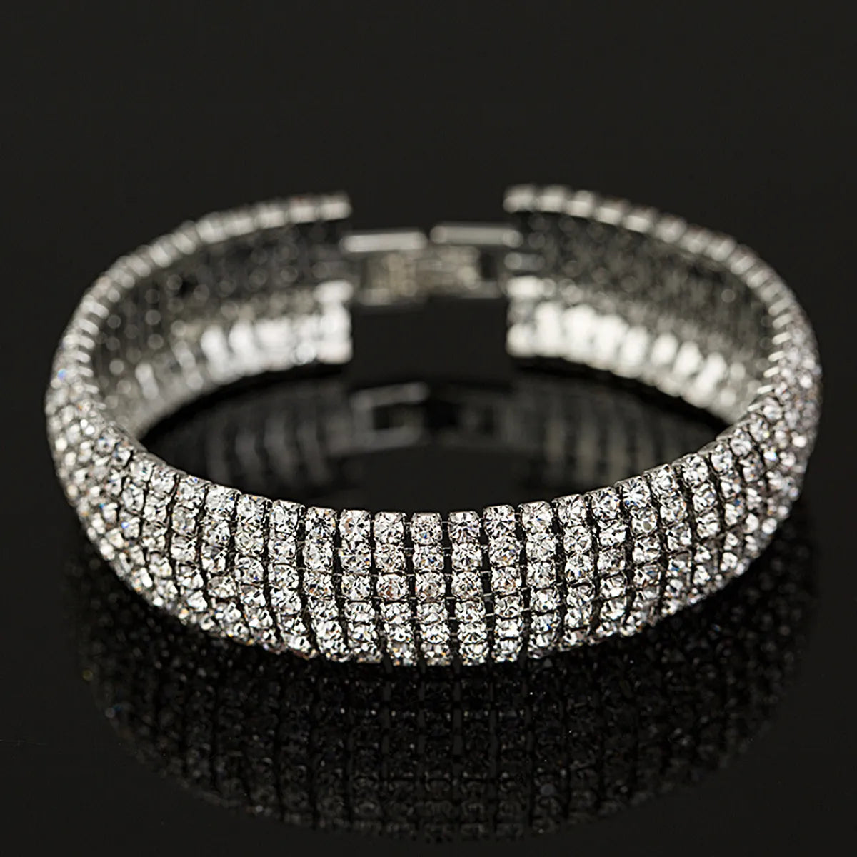 Fashion Geometric Rhinestone Rhinestone Rhinestones Women'S Bangle 1 Piece