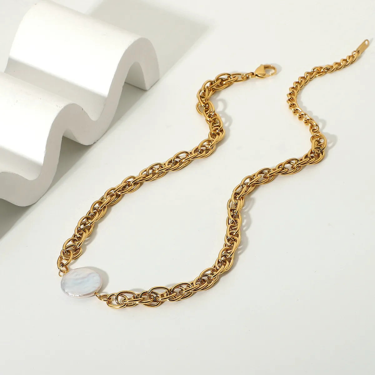 Fashion Gold-plated Stainless Steel Thick Chain Pearl Necklace