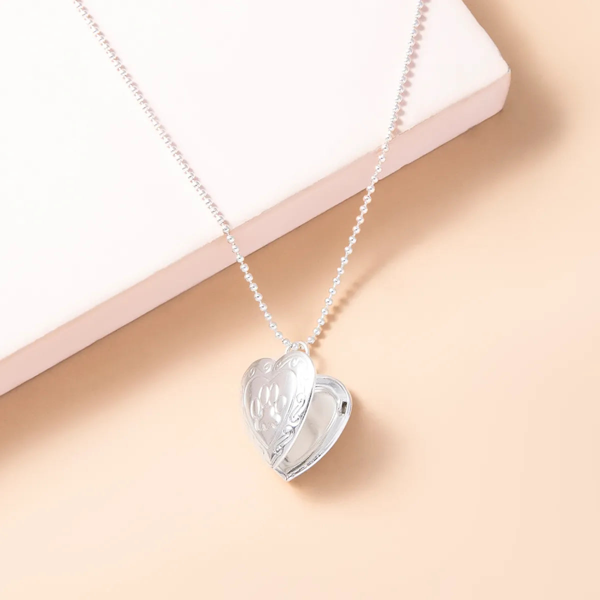 Princess Glam Cartoon Style Dog Heart Footprint Alloy Plating Alloy Halloween Christmas Easter Unisex