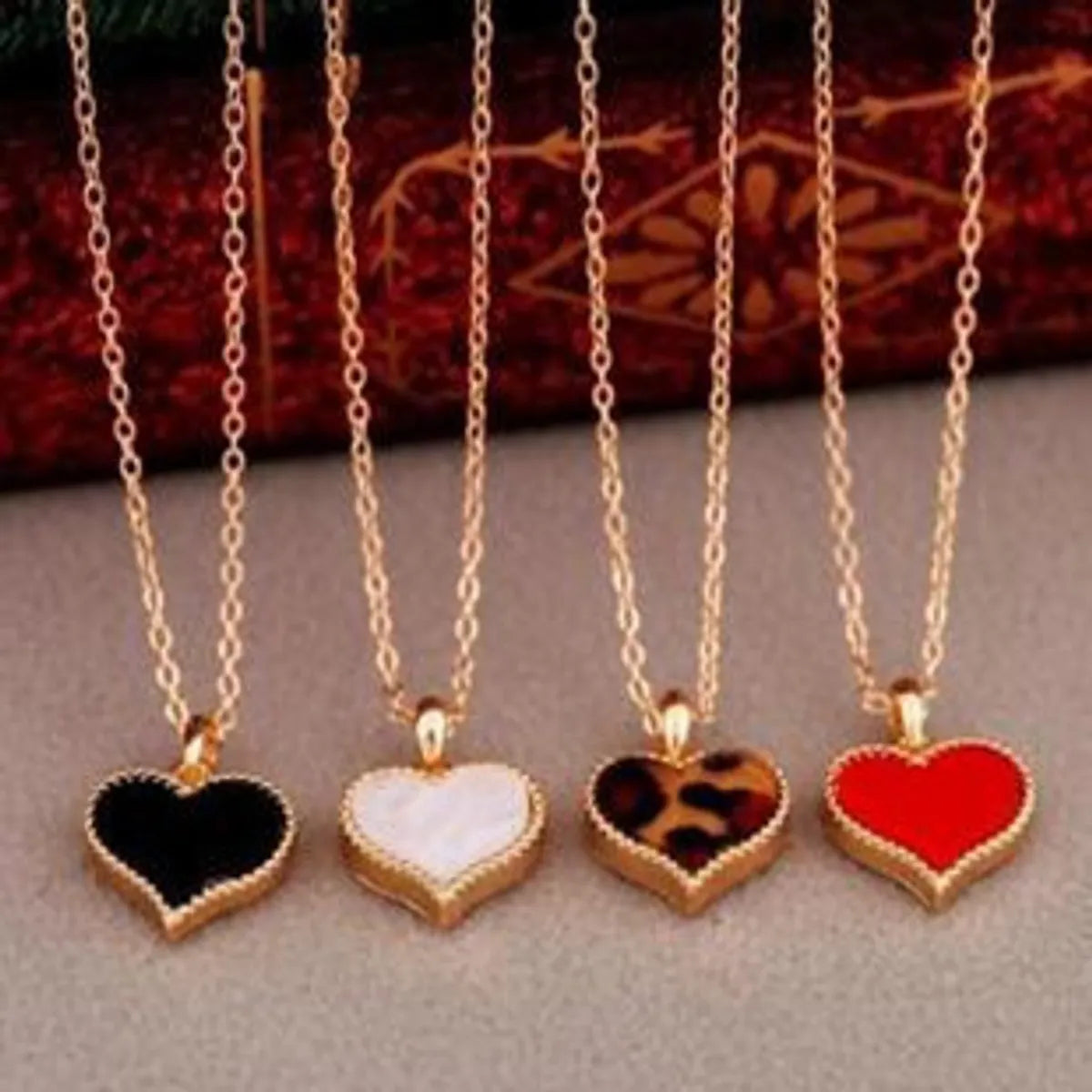 Fashion Heart Shape Alloy Enamel Women's Pendant Necklace 1 Piece