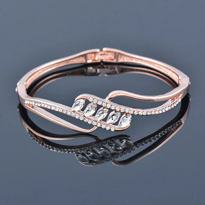 Fashion Heart Shape Alloy Plating Inlay Rhinestones Women'S Bangle 1 Piece