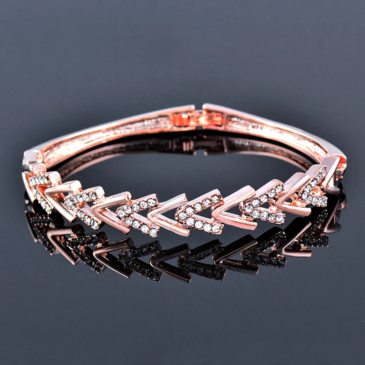 Fashion Heart Shape Alloy Plating Inlay Rhinestones Women'S Bangle 1 Piece