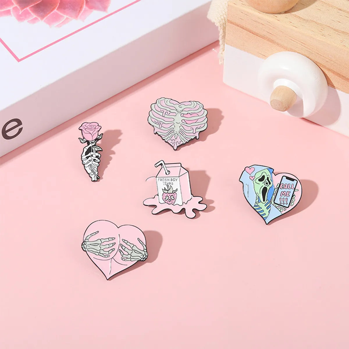 Fashion Heart Shape Alloy Plating Unisex Brooches