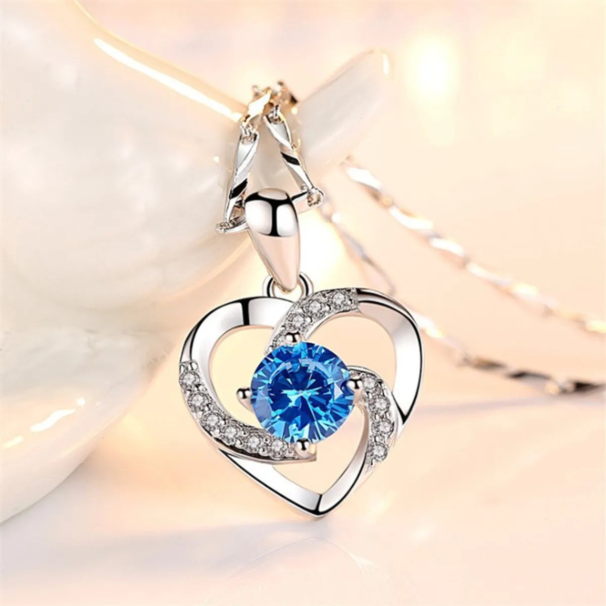 Fashion Heart Shape Copper Rhinestones Pendant Necklace In Bulk