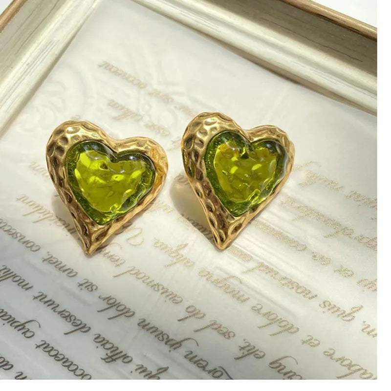 Fashion Heart Shape Glass Heart Artificial Gemstones Women'S Ear Studs 1 Pair