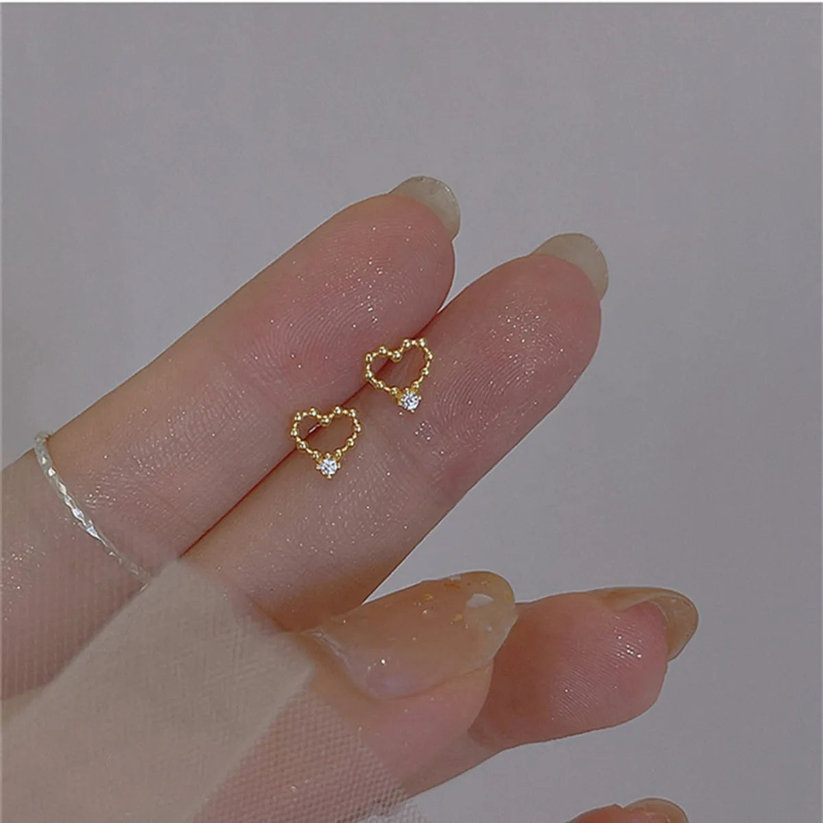 Fashion Heart Shape Mixed Materials Rhinestones Women'S Earrings 1 Pair