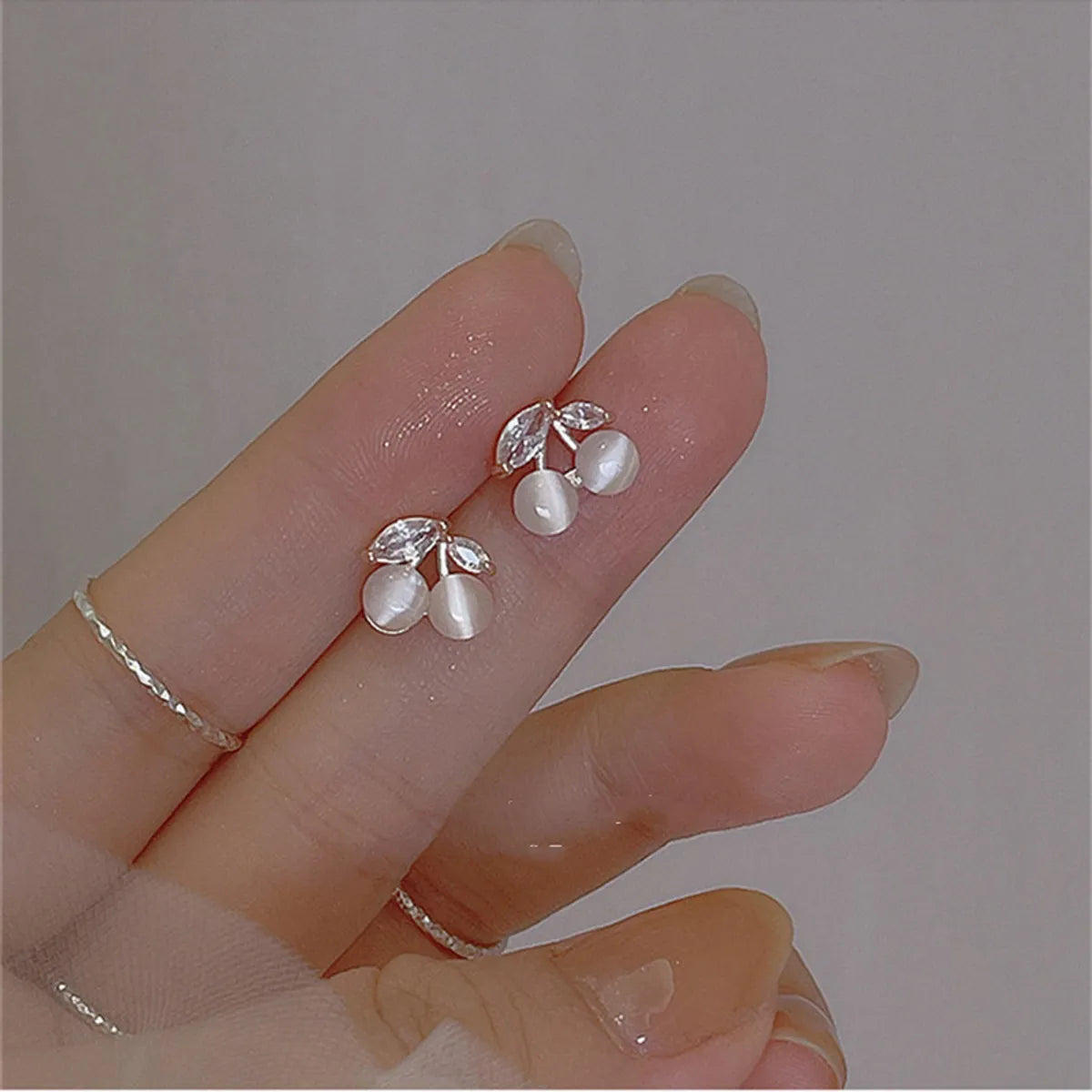 Fashion Heart Shape Mixed Materials Rhinestones Women'S Earrings 1 Pair