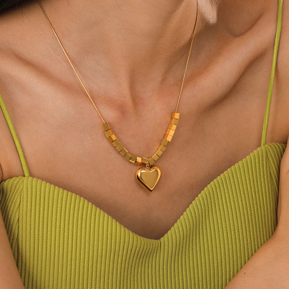 Fashion Heart Shape Stainless Steel Gold Plated Pendant Necklace