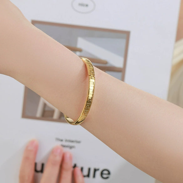 Fashion Imitation Gold Stainless Steel Striped Elegant Alloy Electroplated Bracelet