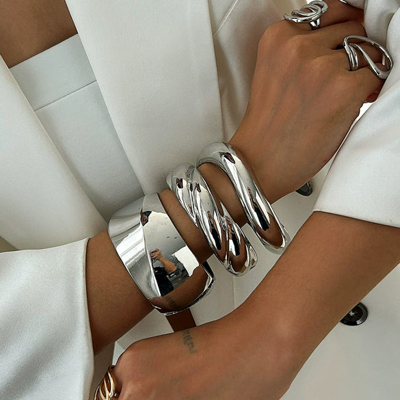 Fashion Ins Metal Smooth Wide Geometric Spring Buckle Electroplated Bracelet
