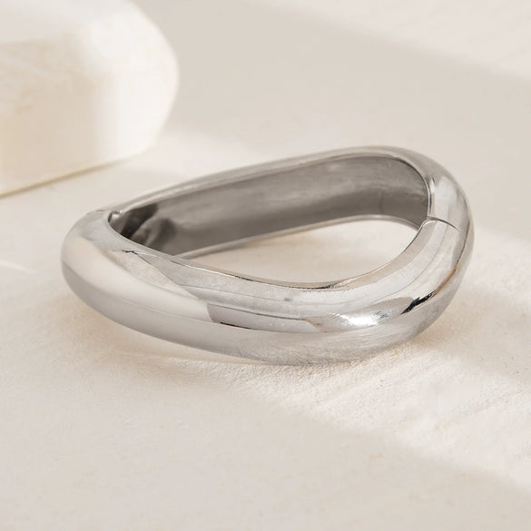 Fashion Ins Metal Smooth Wide Geometric Spring Buckle Electroplated Bracelet