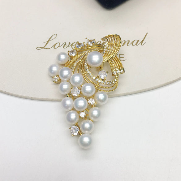 Fashion Multi Bead Natural Freshwater Pearl Flower Shaped Brooch Pin With Plaid Pattern Set With Pearls Copper Plated With Thick Real Gold For Women