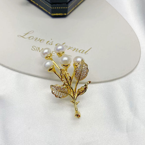 Fashion Multi Bead Natural Freshwater Pearl Flower Shaped Brooch Pin With Plaid Pattern Set With Pearls Copper Plated With Thick Real Gold For Women