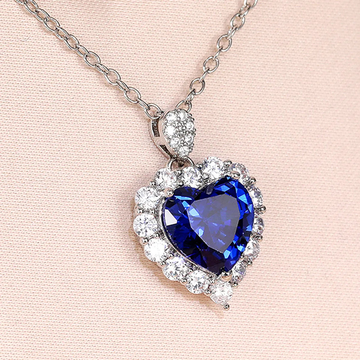 Fashion New Inlaid Royal Blue Love-shaped Copper Necklace