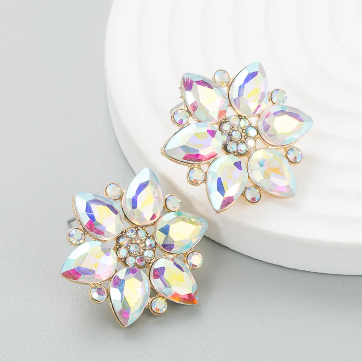 Fashion New Simple Shiny Alloy Diamond Flower Women'S Earrings Wholesale