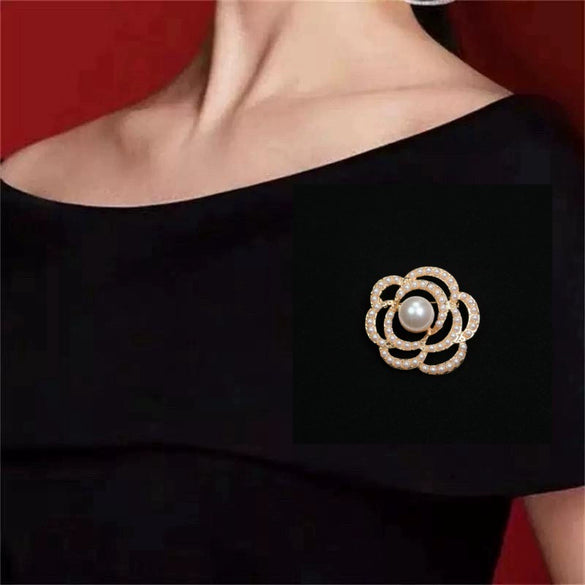 Fashion Ol Camellia Alloy Electroplated Brooch With Crystal Diamond And Highgrade Pearl For Women And Unisex As Clothing Accessories