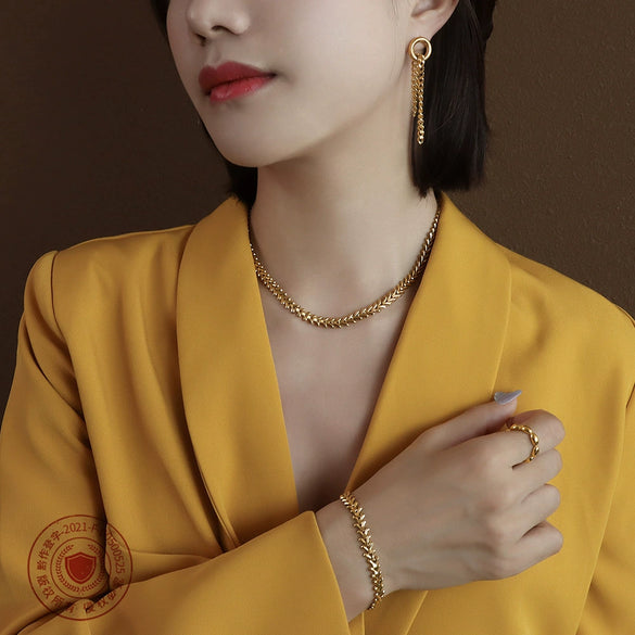 Fashion Personality Leaf Titanium Steel 18K Gold Electroplated Jewelry Necklace And Bracelet Set With Plant And Flower Pattern