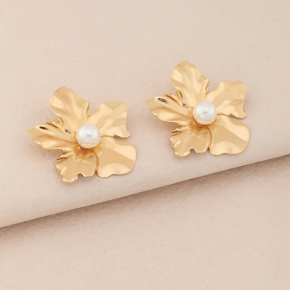 Fashion Pleated Flower Pearl Stud Earrings