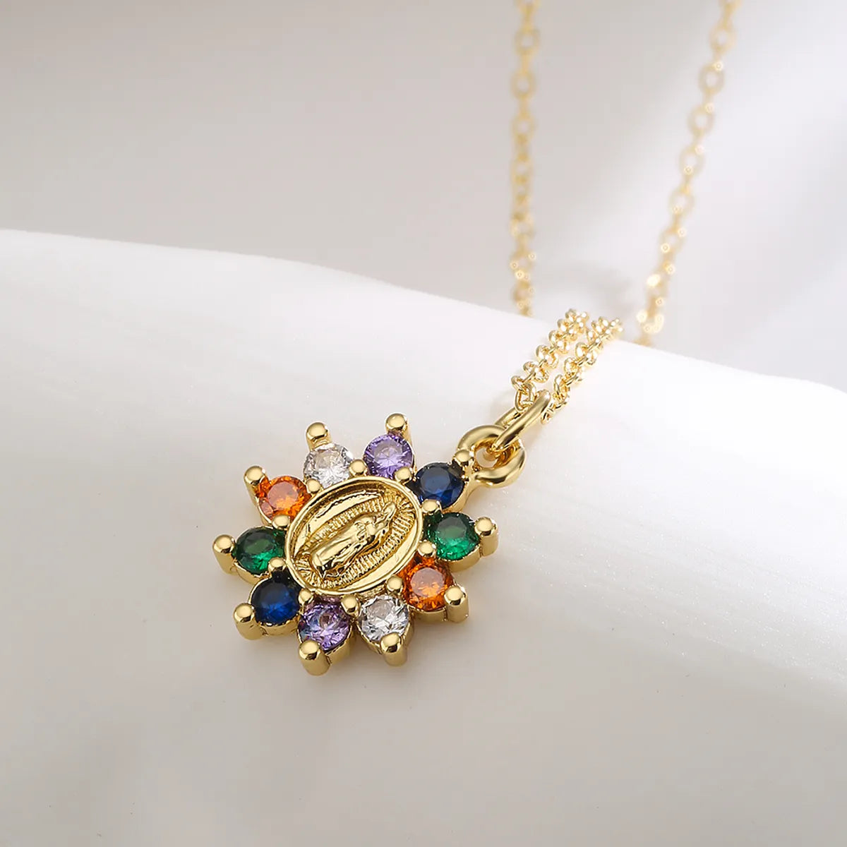 Fashion Portrait Geometric Copper Gold Plated Zircon Pendant Necklace 1 Piece