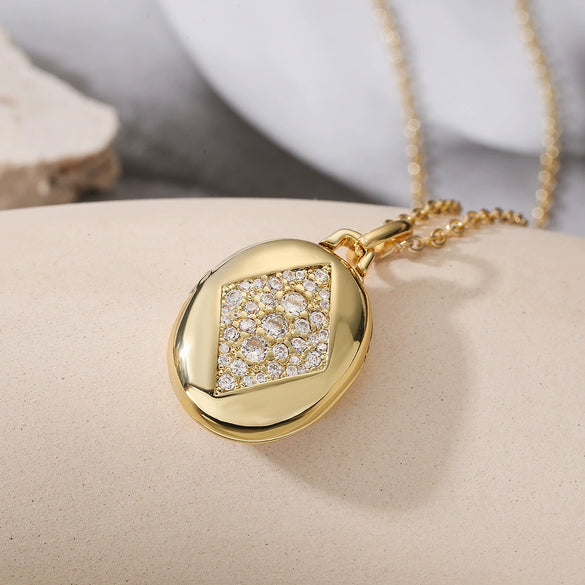 Fashion Retro Copper Plated Zircon Heart Photo Clip Pendant Necklace Geometric Style