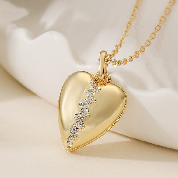 Fashion Retro Copper Plated Zircon Heart Photo Clip Pendant Necklace Geometric Style