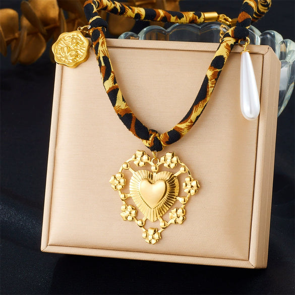 Fashion Retro Goldplated Stainless Steel Heartshaped Pendant Necklace