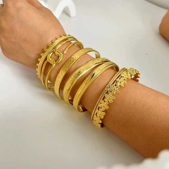 Fashion Retro Women's Open Palace Style Stainless Steel Bracelet Gold Plated With Vacuum Real Gold Electroplating In Pvd Furnace