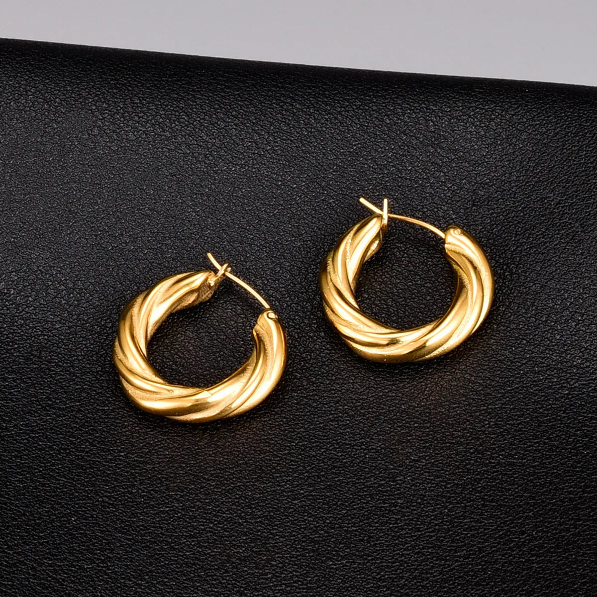 Fashion Round Titanium Steel Gold Plated Hoop Earrings 1 Pair