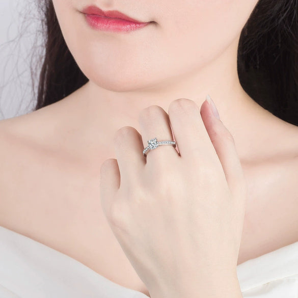 Fashion S925 Sterling Silver Four Claw Simulated Diamond Adjustable Ring For Women Electroplated Silver Ring