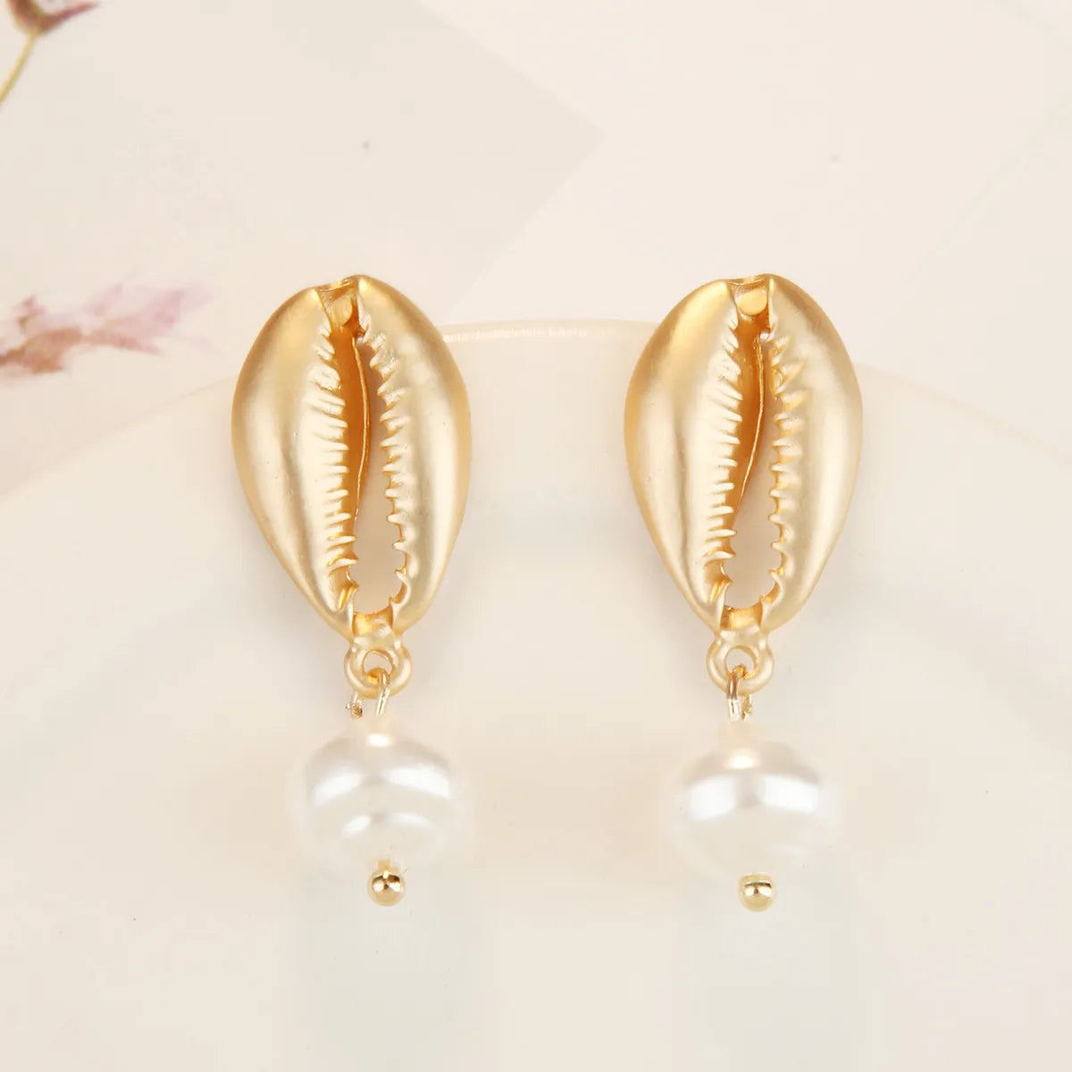 Fashion Shell Shell Inlaid Shell Artificial Pearls Women's Earrings 1 Pair