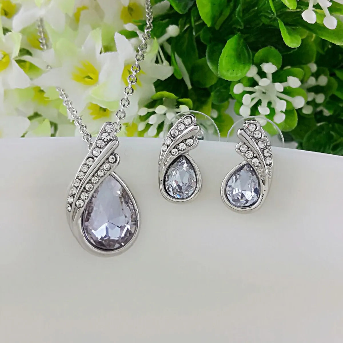 Fashion Simple Crystal Alloy Necklace Stud Earrings Set