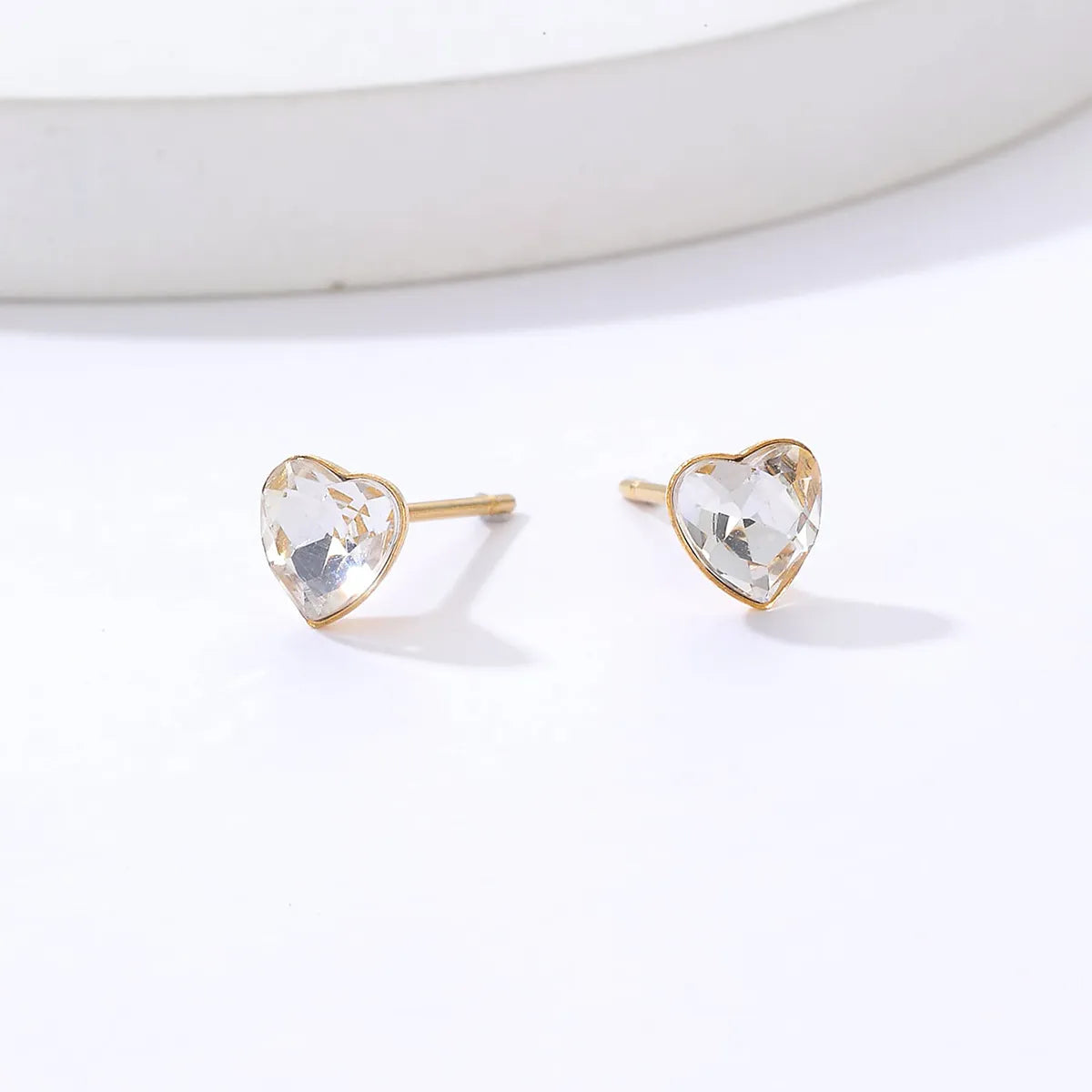 Fashion Simple Heart Shape Stainless Steel Electroplated 18k Gold Inlaid Zircon Earrings