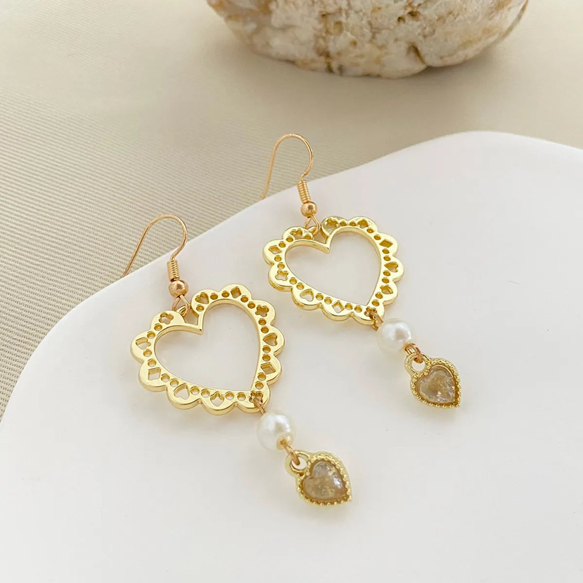 Fashion Simple Hollow Heart-shaped Metal Geometry Pearl Earrings