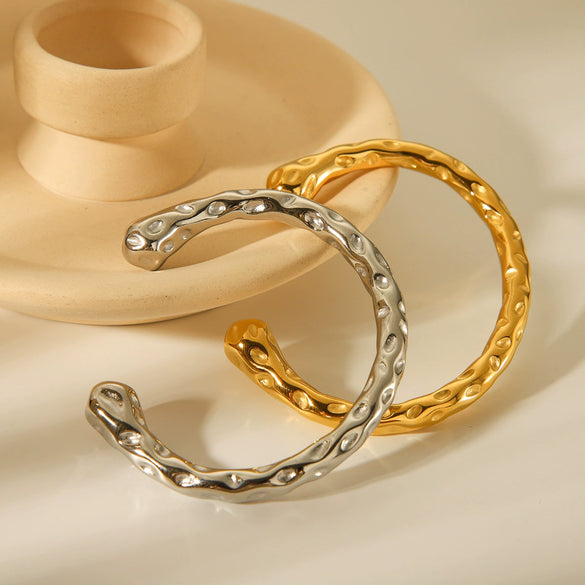 Fashion Simple Stainless Steel Gold Plated Hammer Open Bracelet For Women With Retro Design And Geometric Style