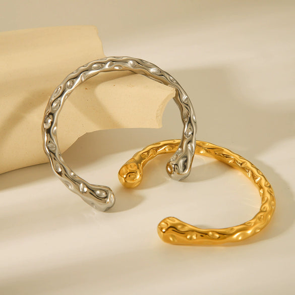Fashion Simple Stainless Steel Gold Plated Hammer Open Bracelet For Women With Retro Design And Geometric Style