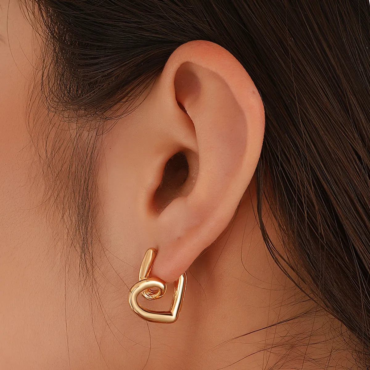 Fashion Simple Twisted Heart-shaped Geometric Alloy Earring Ear Studs