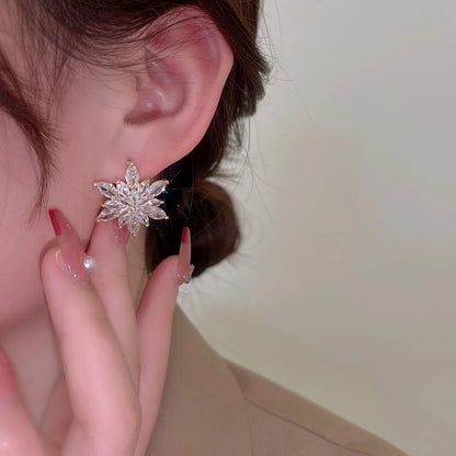 Fashion Snowflake Alloy Inlay Rhinestones Women'S Ear Studs 1 Pair