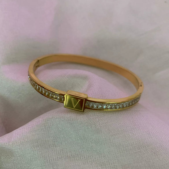 Fashion Stainless Steel Snake Shaped Bracelet With White Shell And Micro Inlaid Diamond Design Vacuum Plated