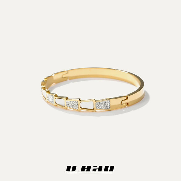 Fashion Stainless Steel Snake Shaped Bracelet With White Shell And Micro Inlaid Diamond Design Vacuum Plated
