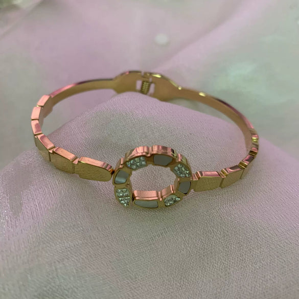 Fashion Stainless Steel Snake Shaped Bracelet With White Shell And Micro Inlaid Diamond Design Vacuum Plated
