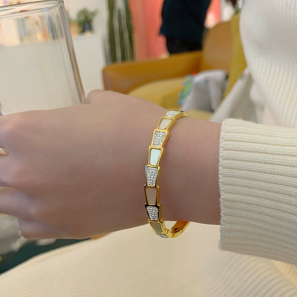 Fashion Stainless Steel Snake Shaped Bracelet With White Shell And Micro Inlaid Diamond Design Vacuum Plated