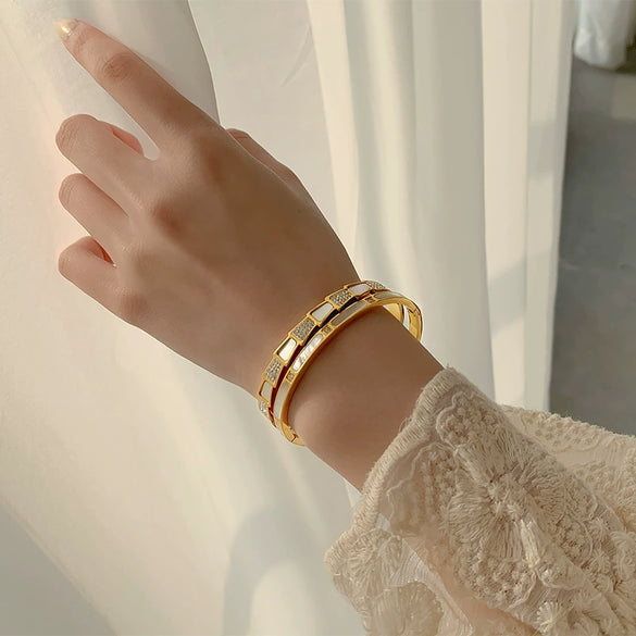 Fashion Stainless Steel Snake Shaped Bracelet With White Shell And Micro Inlaid Diamond Design Vacuum Plated
