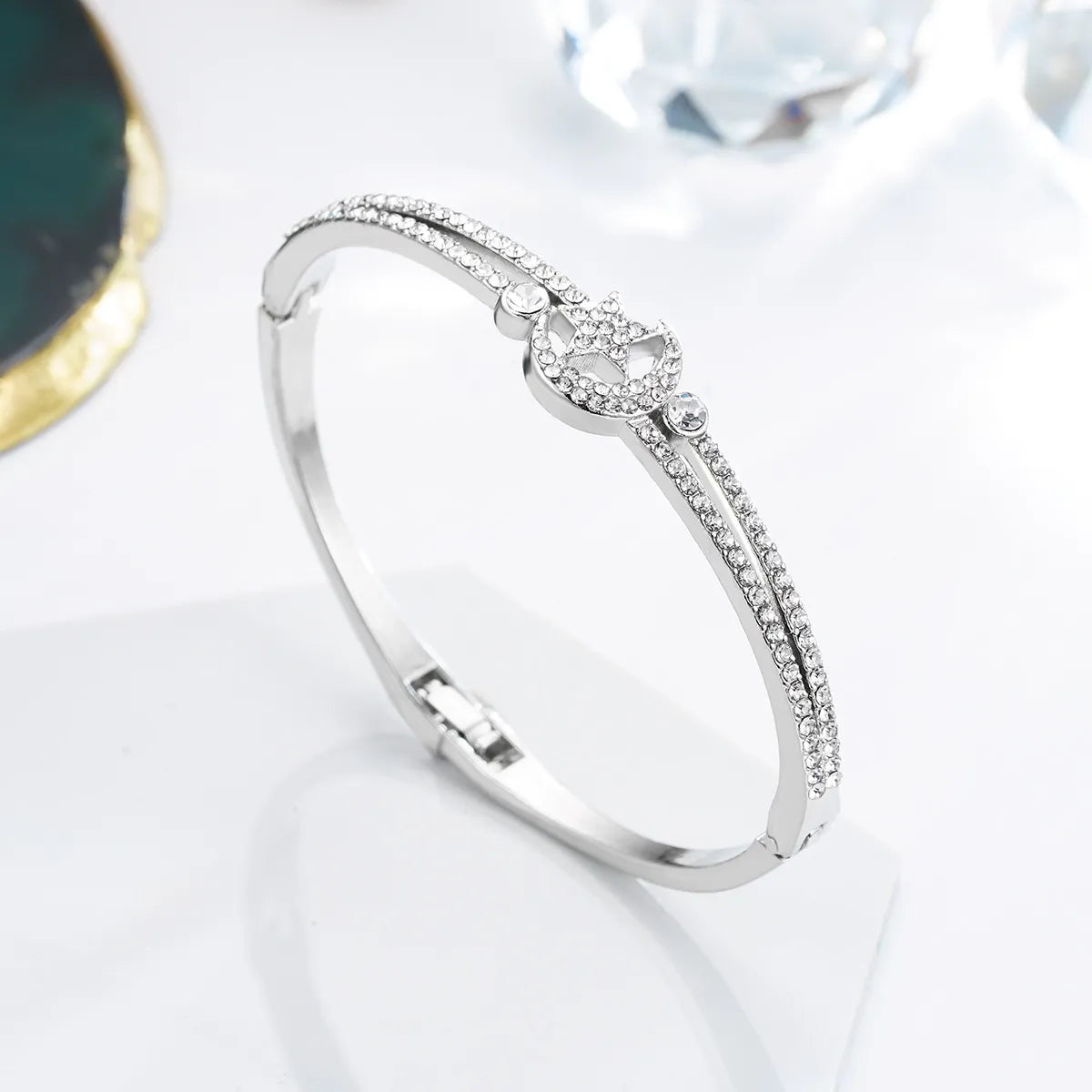 Fashion Star Moon 18K Gold Plated Rhinestones Alloy Wholesale Bangle