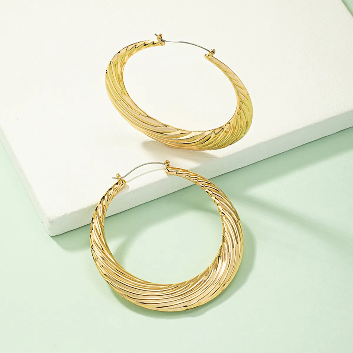 Fashion Stripe Solid Color Alloy Plating Women's Hoop Earrings 1 Pair