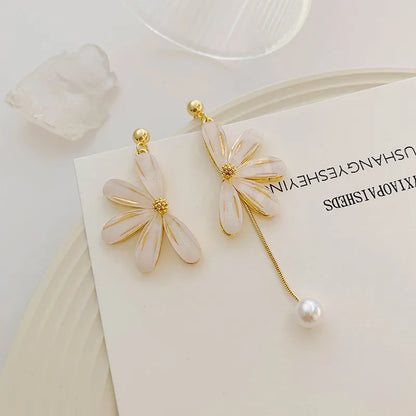 Fashion Sweet Flower Alloy Plating Artificial Pearls Women'S Ear Clips Earrings