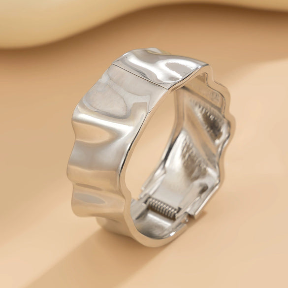 Fashion Textured Metal Pleated Glossy Ins Style Crystal Chain Finger Bracelet For Women With Electroplating